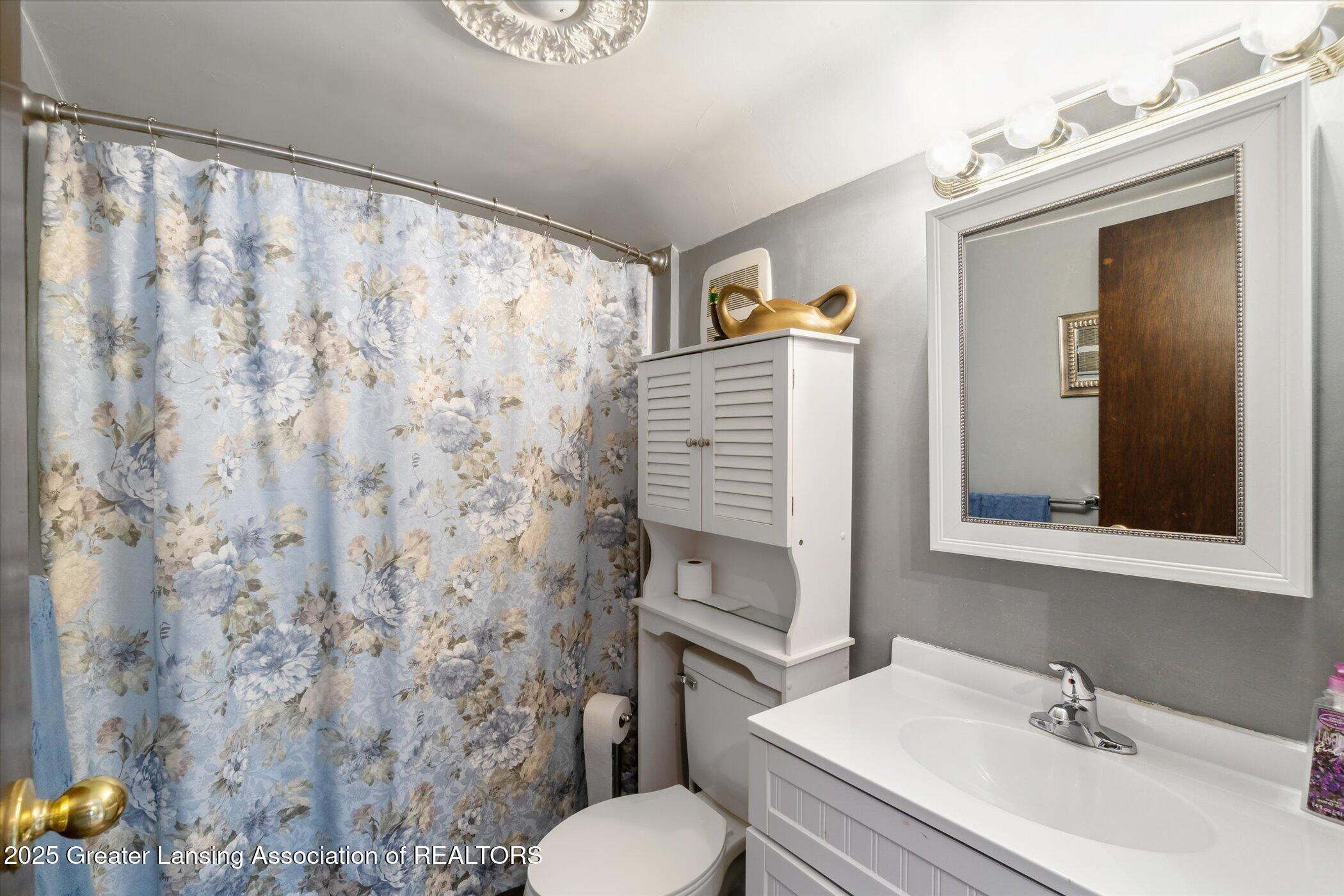1717 West Jolly Road Lansing, MI 48910 - Photo 39 of 64 28-1717-W-Jolly-Rd-Lansing-MI-48910-Wind