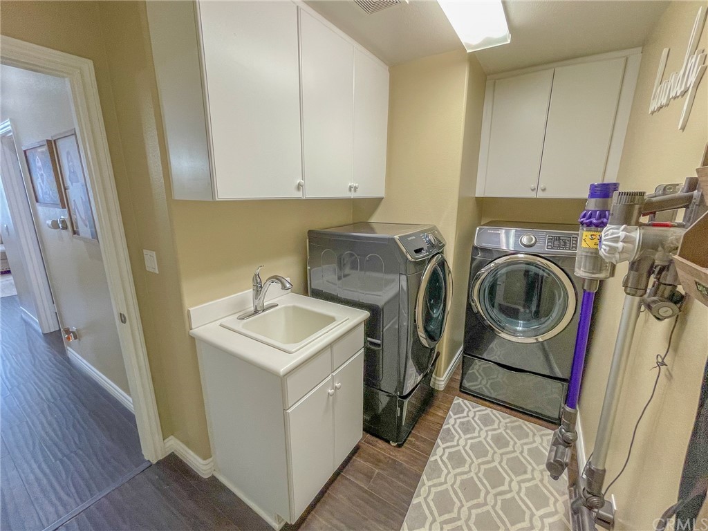 5381 Campania Way Fontana, CA 92336 - Photo 19 of 45 a utility room with sink dryer and washer