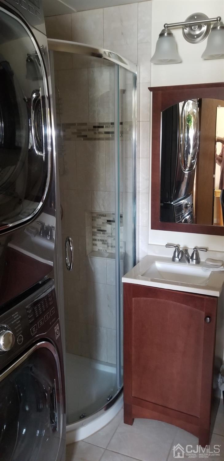 23 Spruce Street Port Reading, NJ 07064 - Photo 13 of 19 a utility room with dryer and washer