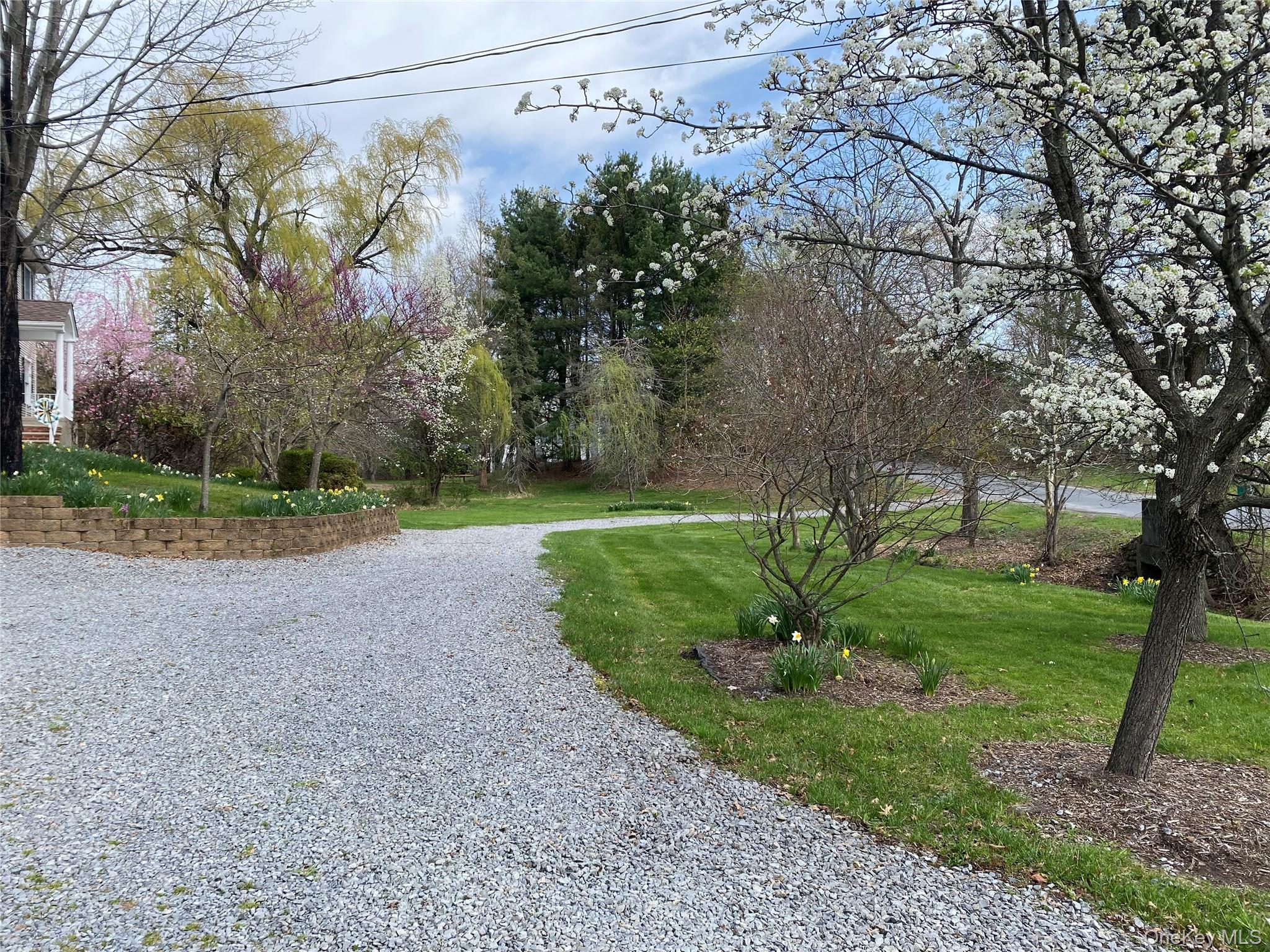 71 4 Corners Road Warwick, NY 10990 - Photo 48 of 48 Circular drive.