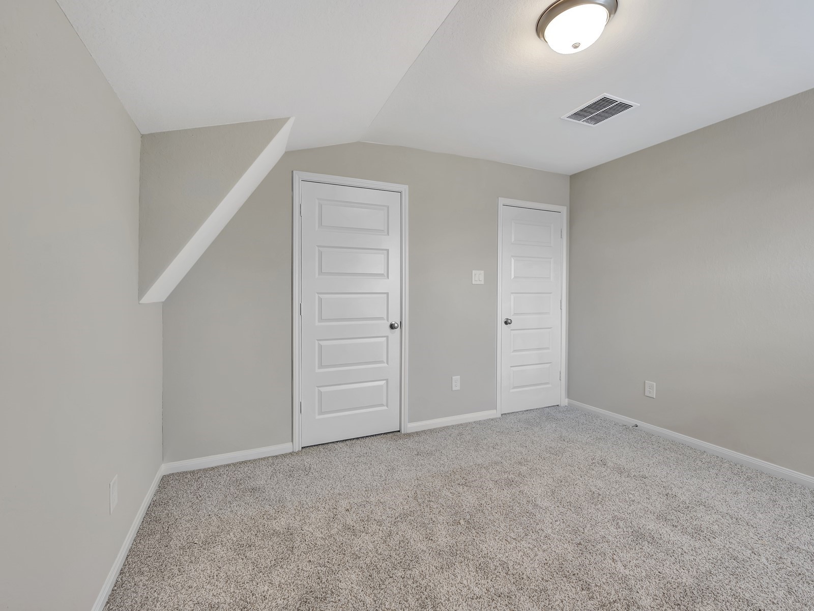 5725 Adamite Way Houston, TX 77048 - Photo 20 of 29 Photo is not of the actual home, but is an inspirational photo of builder’s model home and may depict options, furnishings, and/or decorator features that are not included