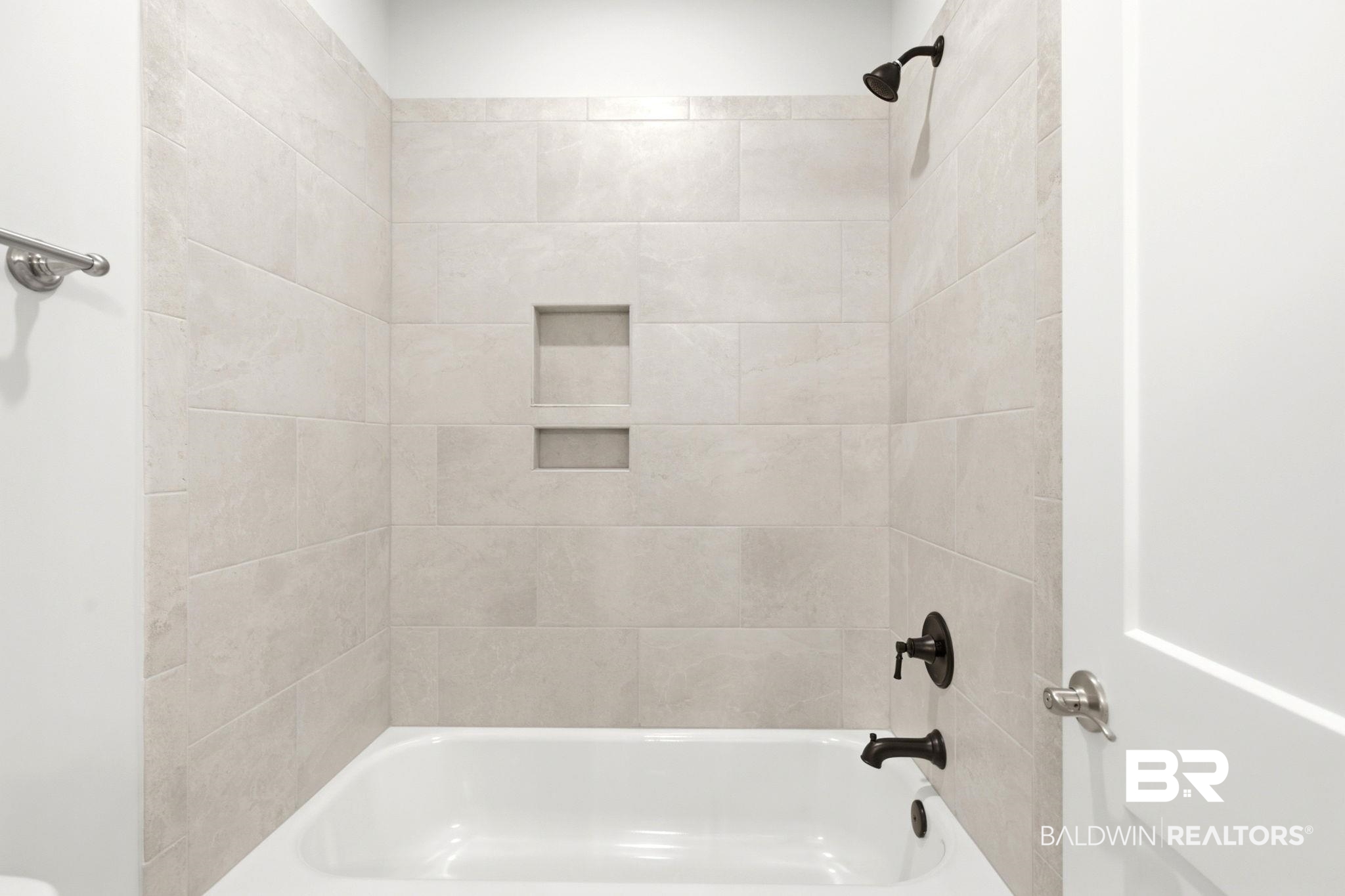 12132 Exbury Way Daphne, AL 36527 - Photo 22 of 47 Full bathroom with shower / washtub combination