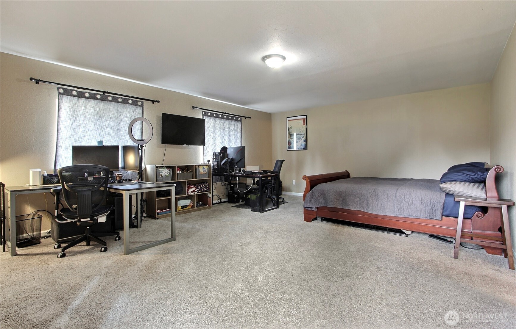 918 Gregory Way Southeast Olympia, WA 98513 - Photo 9 of 21 a bedroom with a workspace