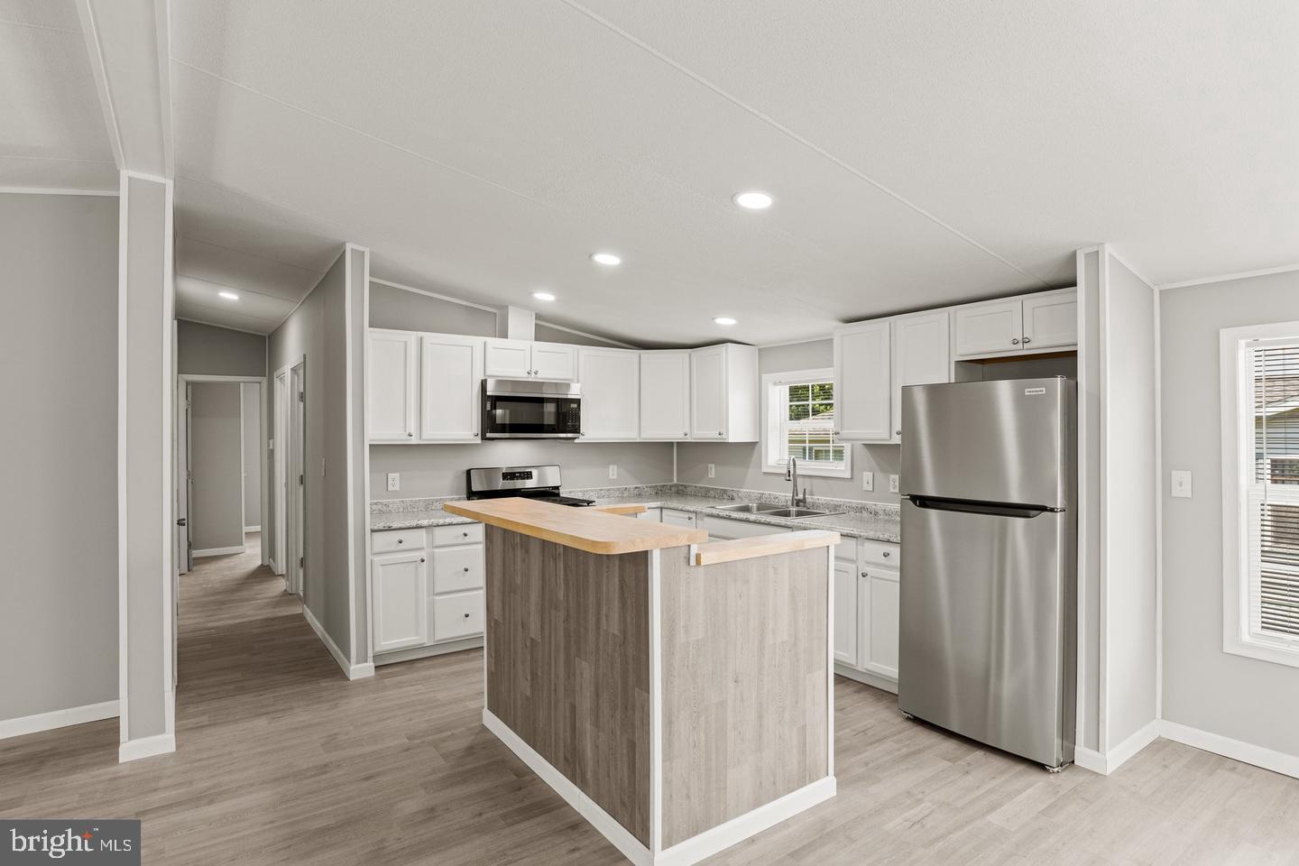 300 Dean Street Elizabethtown, PA 17022 - Photo 5 of 32 Kitchen