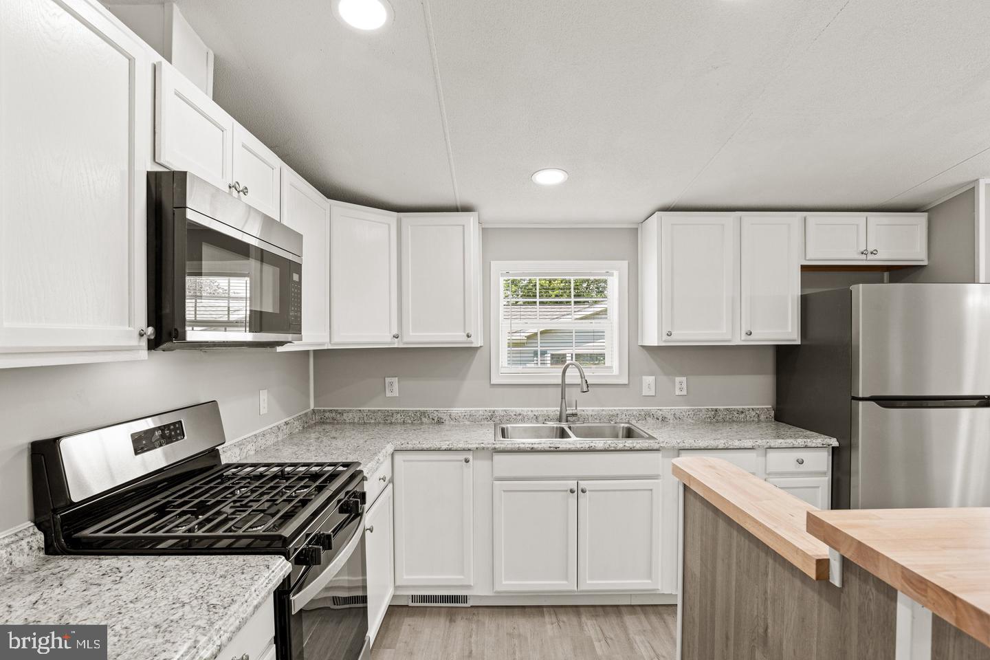 300 Dean Street Elizabethtown, PA 17022 - Photo 6 of 32 Kitchen