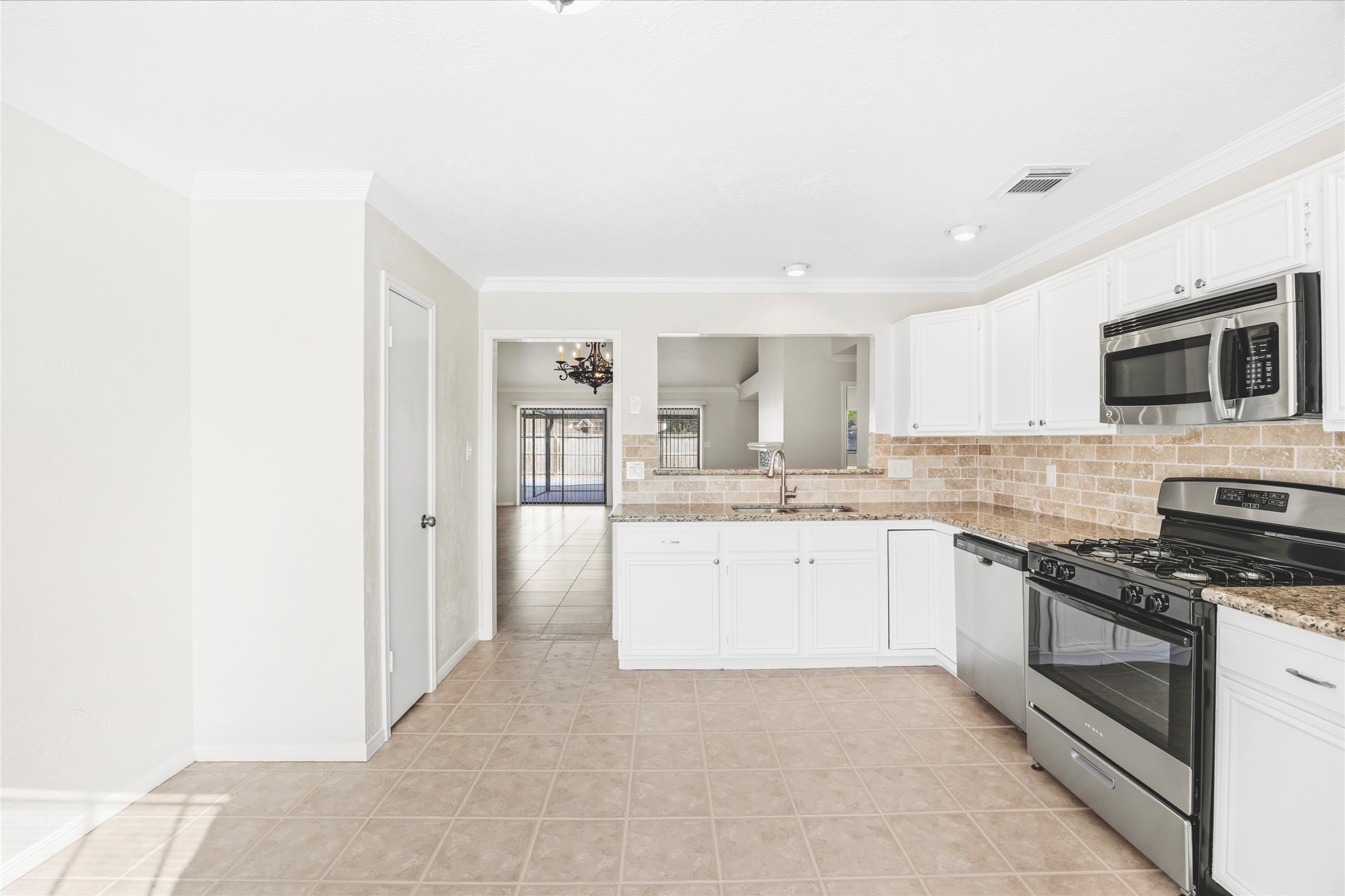 11014 Rippling Fields Court Houston, TX 77064 - Photo 15 of 37