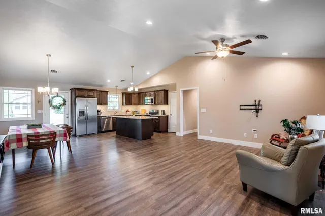 $336,900 | 1205 Wildflower Lane, Herrin, IL 62948