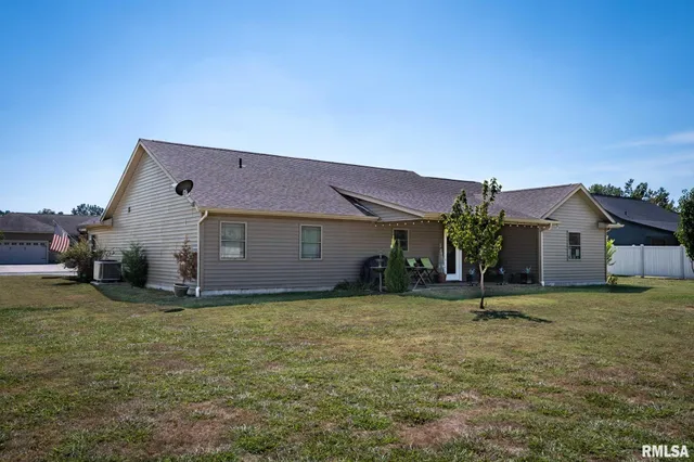 $336,900 | 1205 Wildflower Lane, Herrin, IL 62948