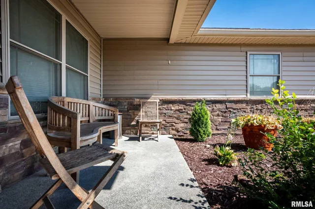 $336,900 | 1205 Wildflower Lane, Herrin, IL 62948