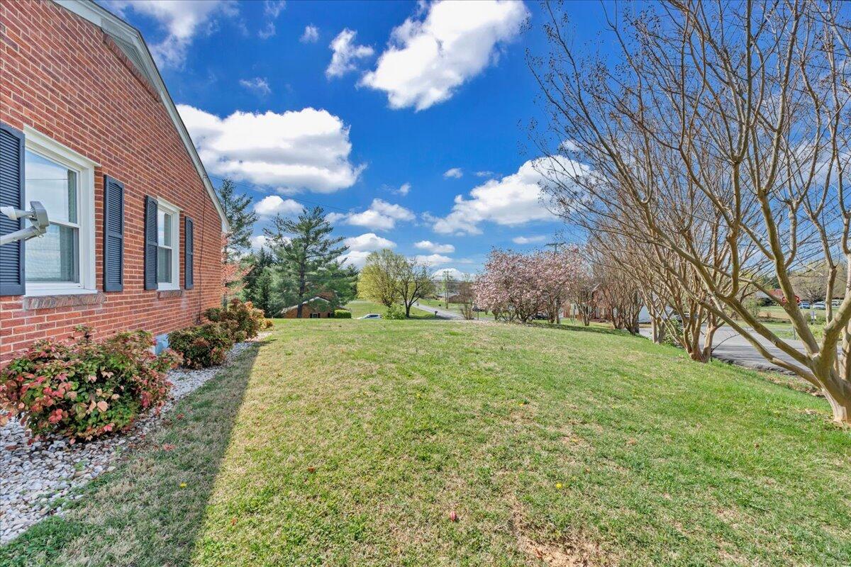 6506 Laban Road Roanoke, VA 24019 - Photo 8 of 36 09-MIB02373