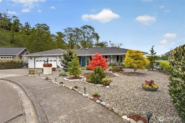 $620,000 | 654 East Oak Tree Circle, Sequim, WA 98382