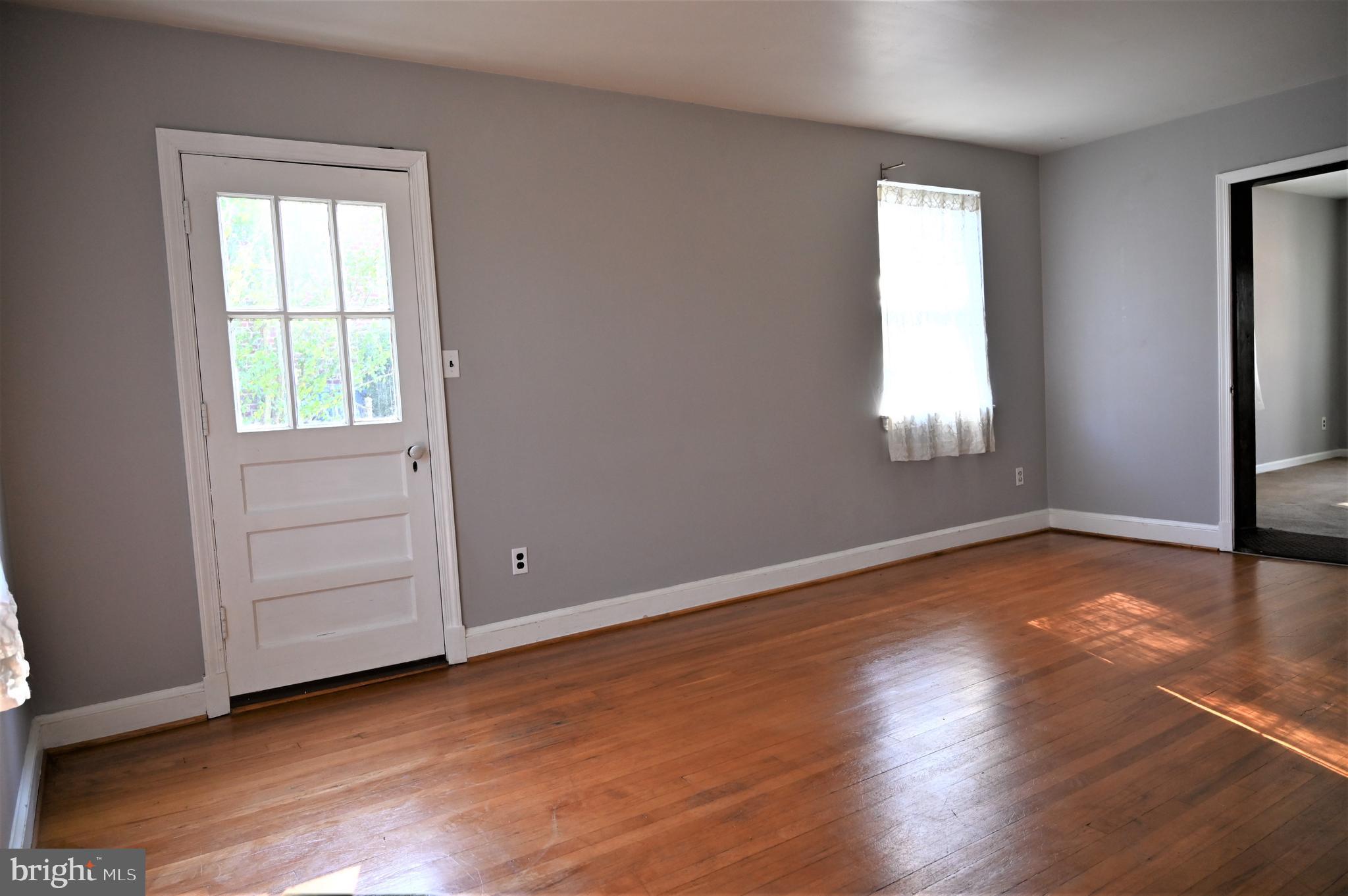 9908 Sidney Road Silver Spring, MD 20901 - Photo 18 of 59 Living Room