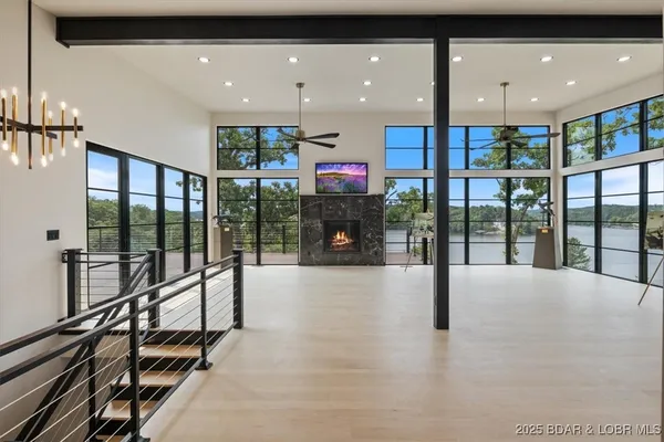$1,525,000 | 85 Sylvan Views Avenue, Linn Creek, MO 65052