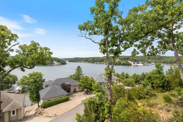 $1,525,000 | 85 Sylvan Views Avenue, Linn Creek, MO 65052