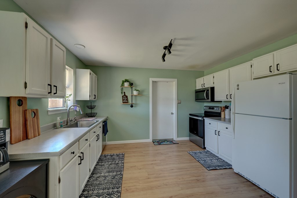 69 Quail Run Harper, TX 78631 - Photo 5 of 20 Kitchen