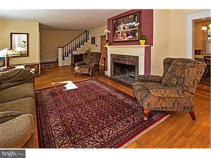227 Arlingham Road Flourtown, PA 19031 - Photo 5 of 25 Living Room