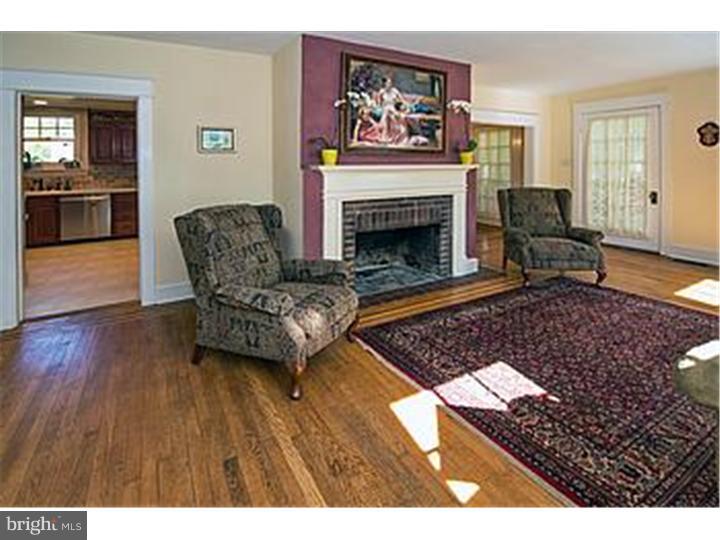 227 Arlingham Road Flourtown, PA 19031 - Photo 6 of 25 Living Room