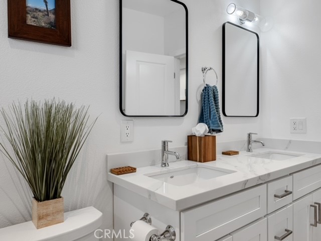 30280 Santa Rosa Road Lucerne Valley, CA 92356 - Photo 32 of 66 Primary/hallway bathroom