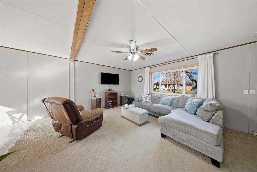 610 Walter Road Gainesville, TX 76240 - Photo 18 of 33 a living room with furniture and a chandelier