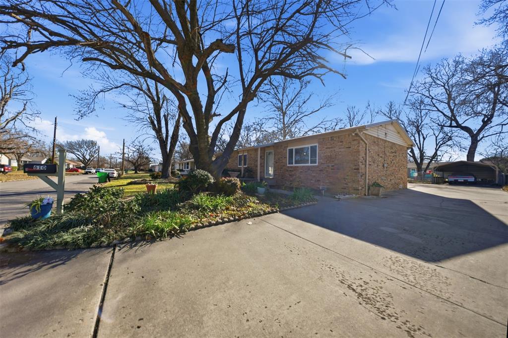 610 Walter Road Gainesville, TX 76240 - Photo 26 of 33 a view of outdoor space and yard