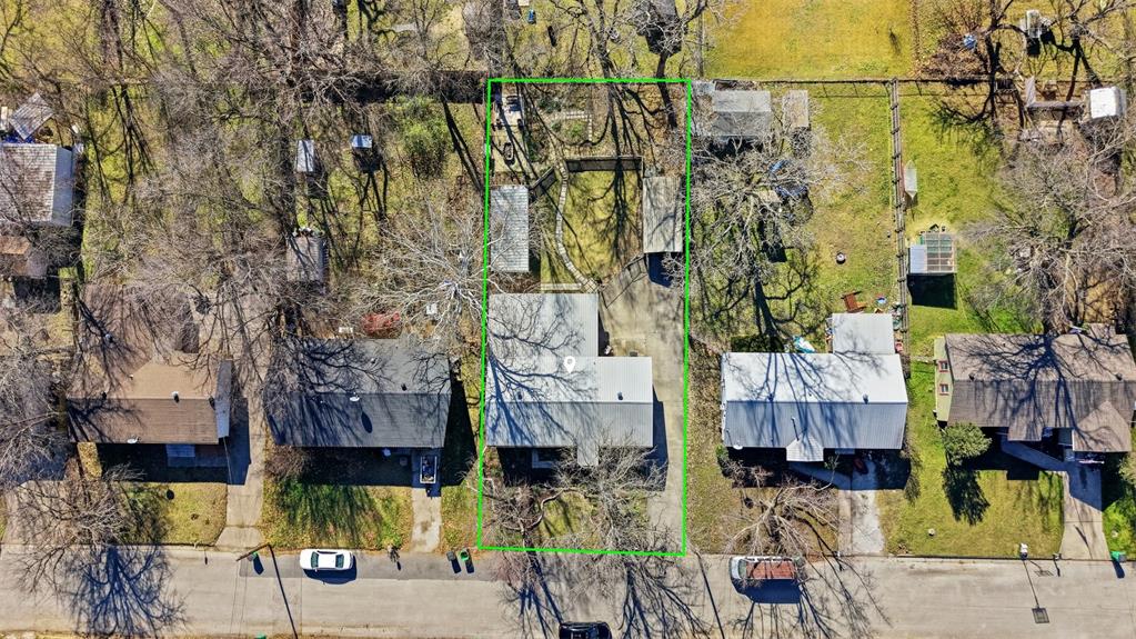 610 Walter Road Gainesville, TX 76240 - Photo 29 of 33 an aerial view of residential houses with outdoor space