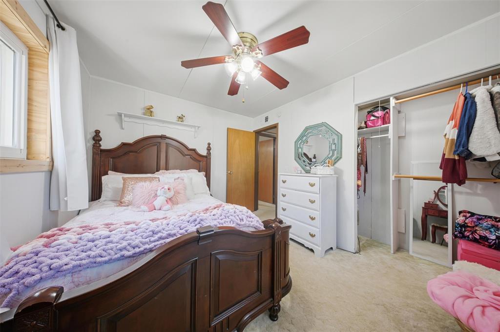 610 Walter Road Gainesville, TX 76240 - Photo 10 of 33 a bedroom with a bed dresser and a window