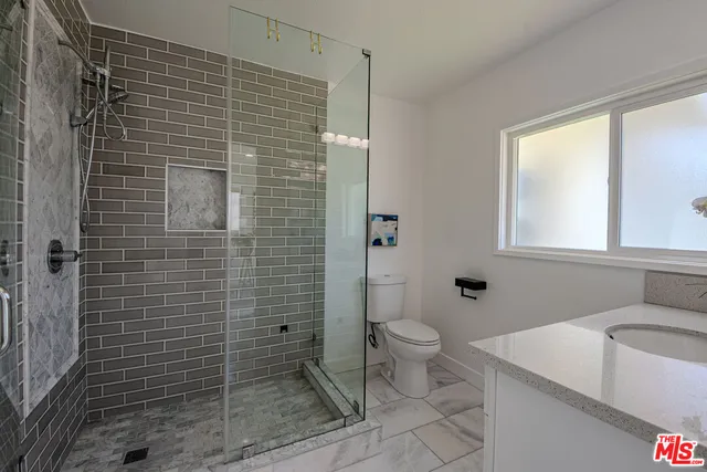 $5,400 | 3914 Somerset Drive, Los Angeles, CA 90008