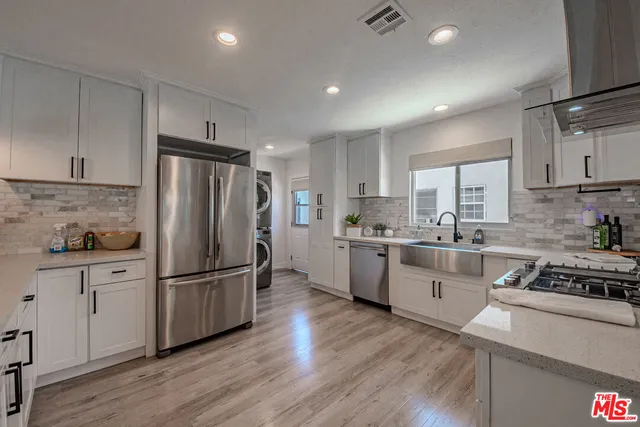 $5,400 | 3914 Somerset Drive, Los Angeles, CA 90008