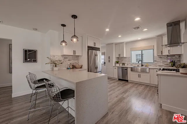 $5,400 | 3914 Somerset Drive, Los Angeles, CA 90008