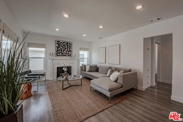 $5,400 | 3914 Somerset Drive, Los Angeles, CA 90008