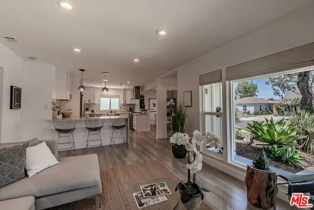 $5,400 | 3914 Somerset Drive, Los Angeles, CA 90008