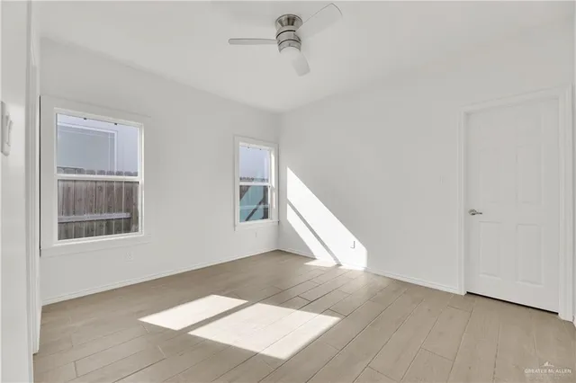 a view of a house with backyard and garden