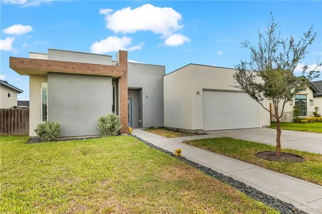 a view of a back yard of the house