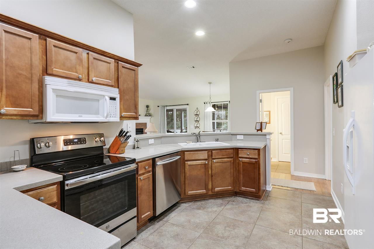 19910 Pitkin Drive Foley, AL 36535 - Photo 6 of 20 Kitchen