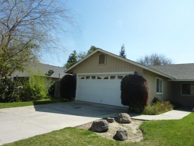 267 West Stanley Avenue Reedley, CA 93654 - Photo 2 of 37 Gallery Image 2