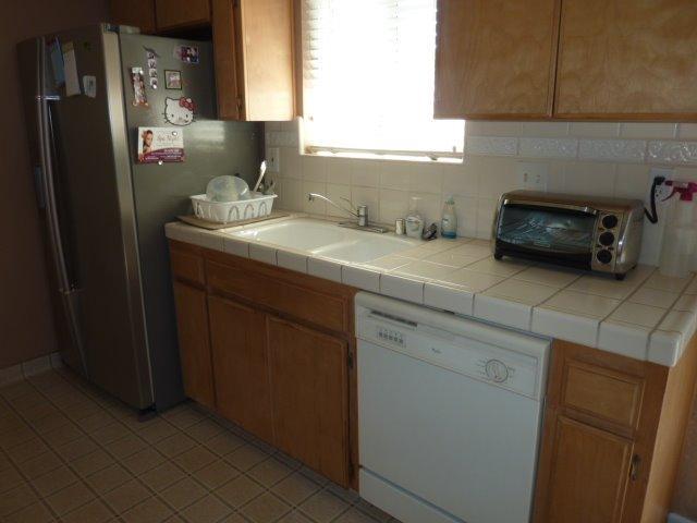 267 West Stanley Avenue Reedley, CA 93654 - Photo 8 of 37 Gallery Image 8