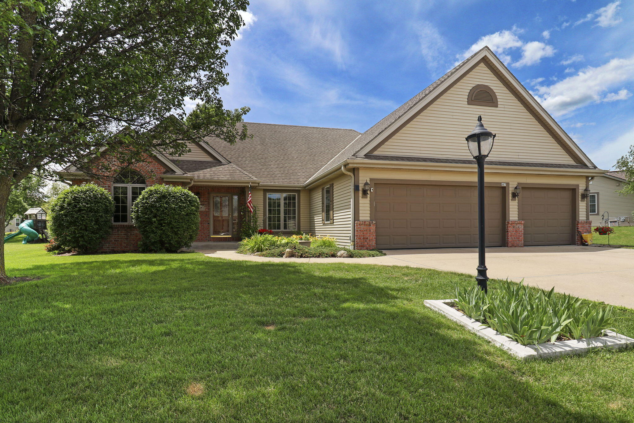 867 River Ridge Circle Waterford, WI 53185 - Photo 1 of 39 Front View