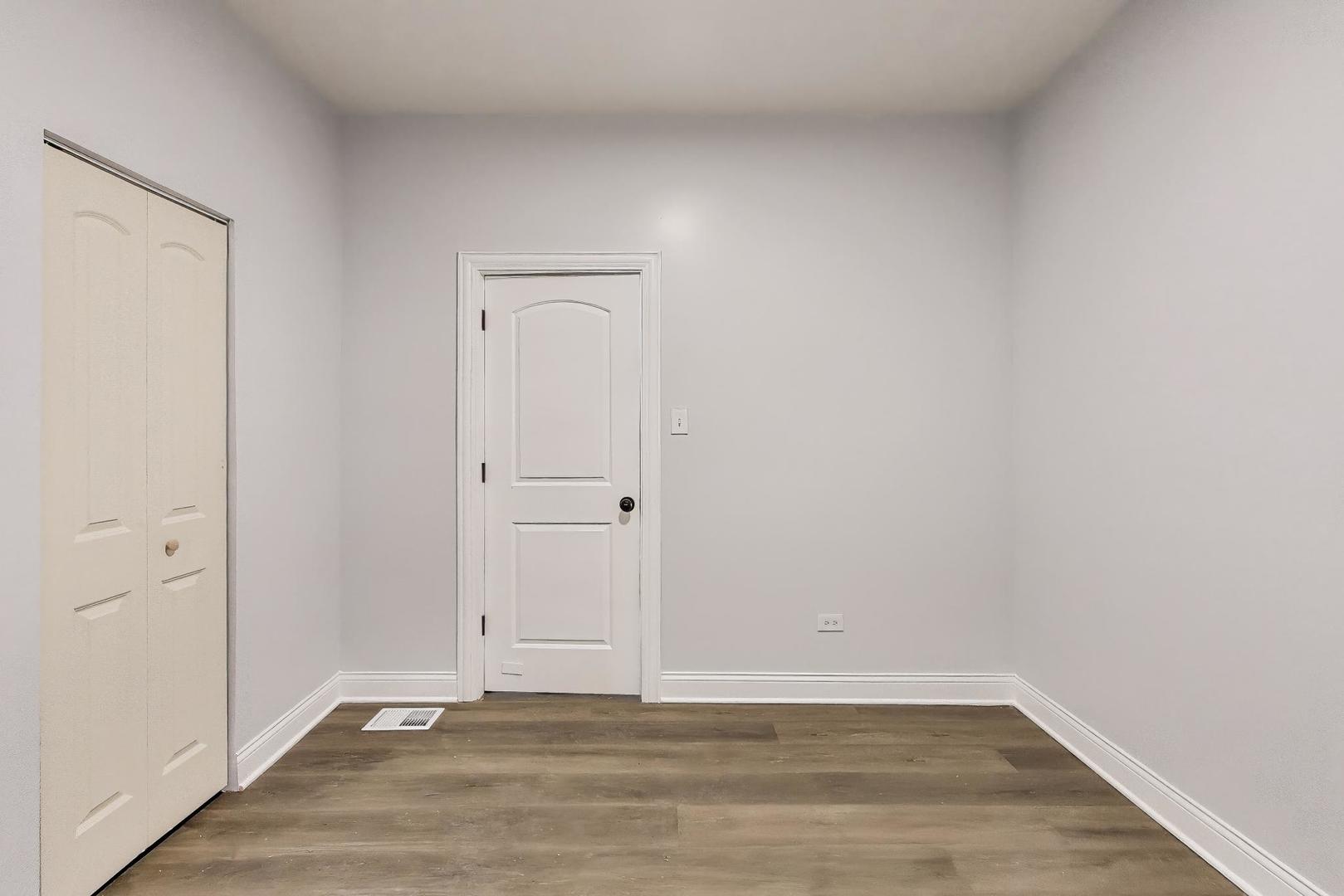 5716 South May Street Chicago, IL 60621 - Photo 12 of 35