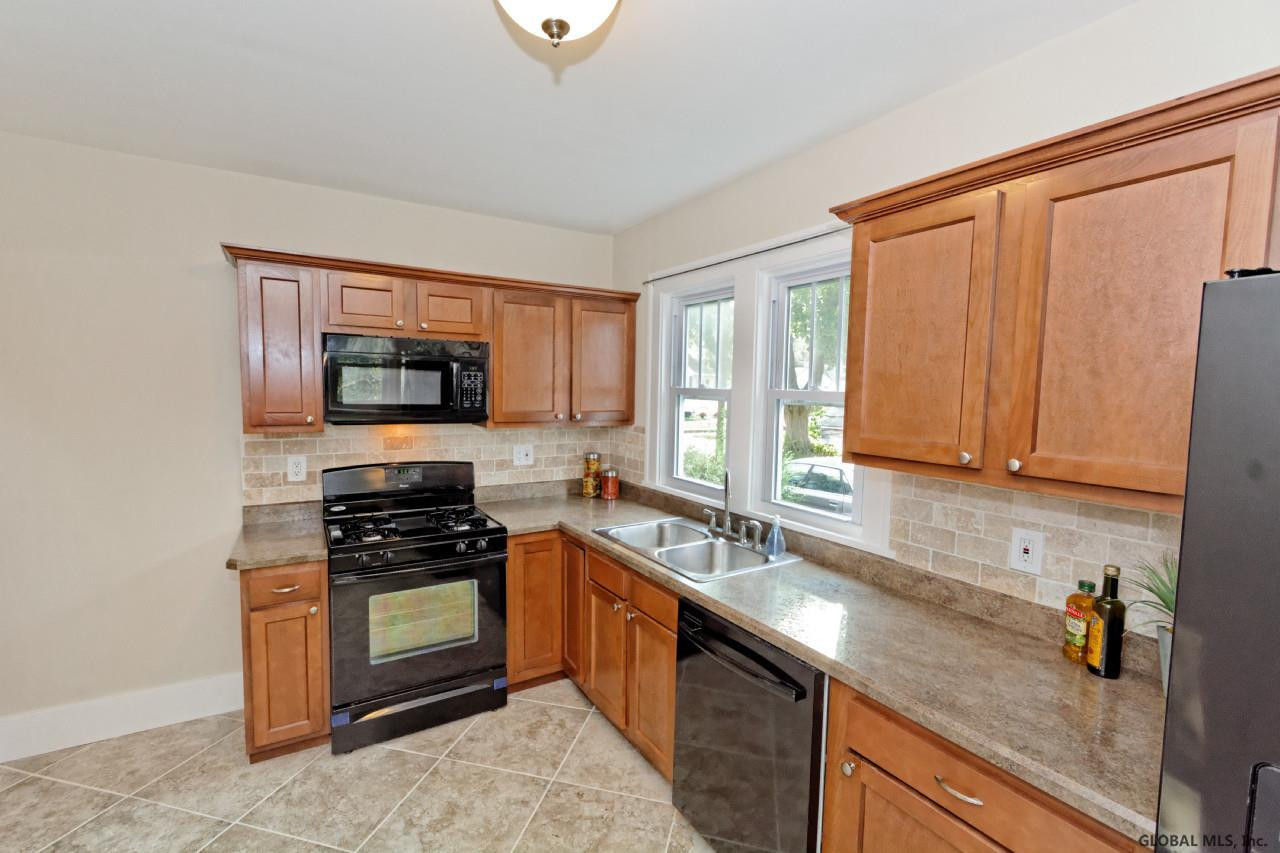 424 Riverside Avenue Scotia, NY 12302 - Photo 8 of 24 Photo 8