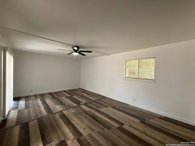 $1,900 | 217 Avenue East, Converse, TX 78109