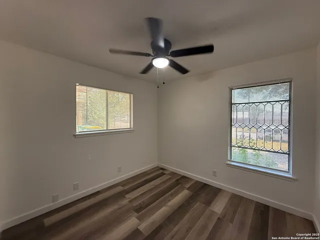 $1,900 | 217 Avenue East, Converse, TX 78109