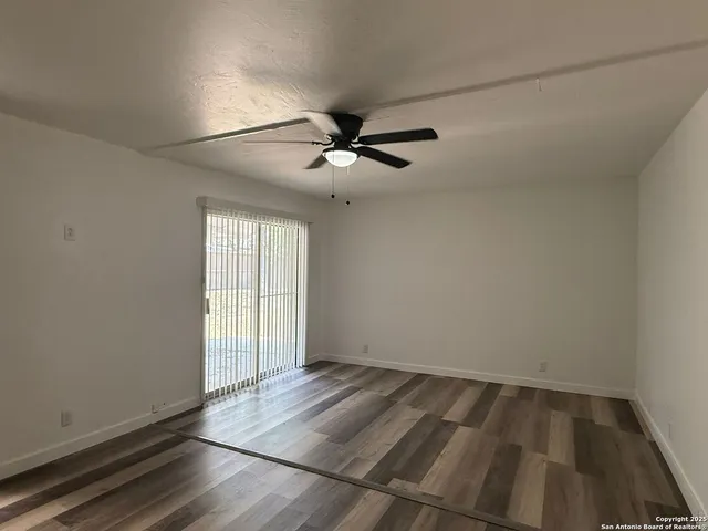 $1,900 | 217 Avenue East, Converse, TX 78109