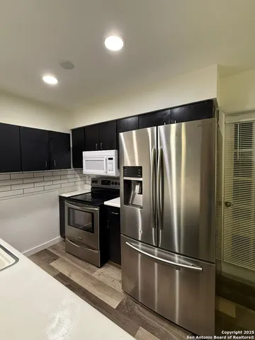 $1,900 | 217 Avenue East, Converse, TX 78109