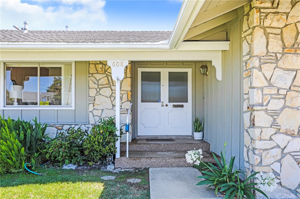 608 Joan Way Placentia, CA 92870 - Photo 4 of 26