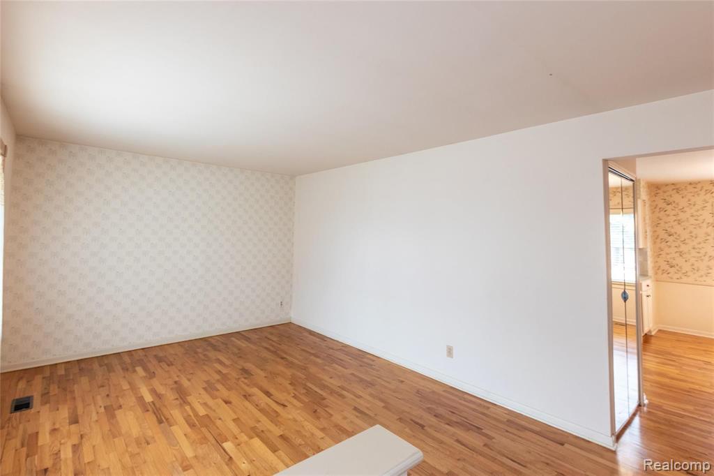 5184 Olde Saybrooke Road Grand Blanc, MI 48439 - Photo 12 of 32