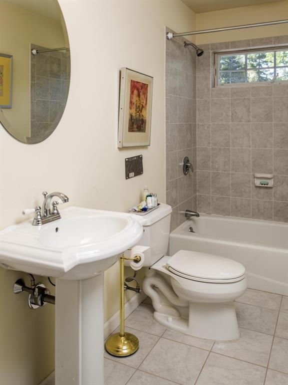 7 Spyglass Hl Road East Boothbay, ME 04544 - Photo 29 of 35 Second floor full bathroom with...