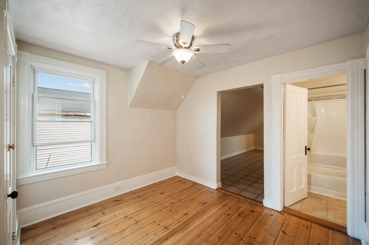 257 Calef Road Manchester, NH 03103 - Photo 8 of 38