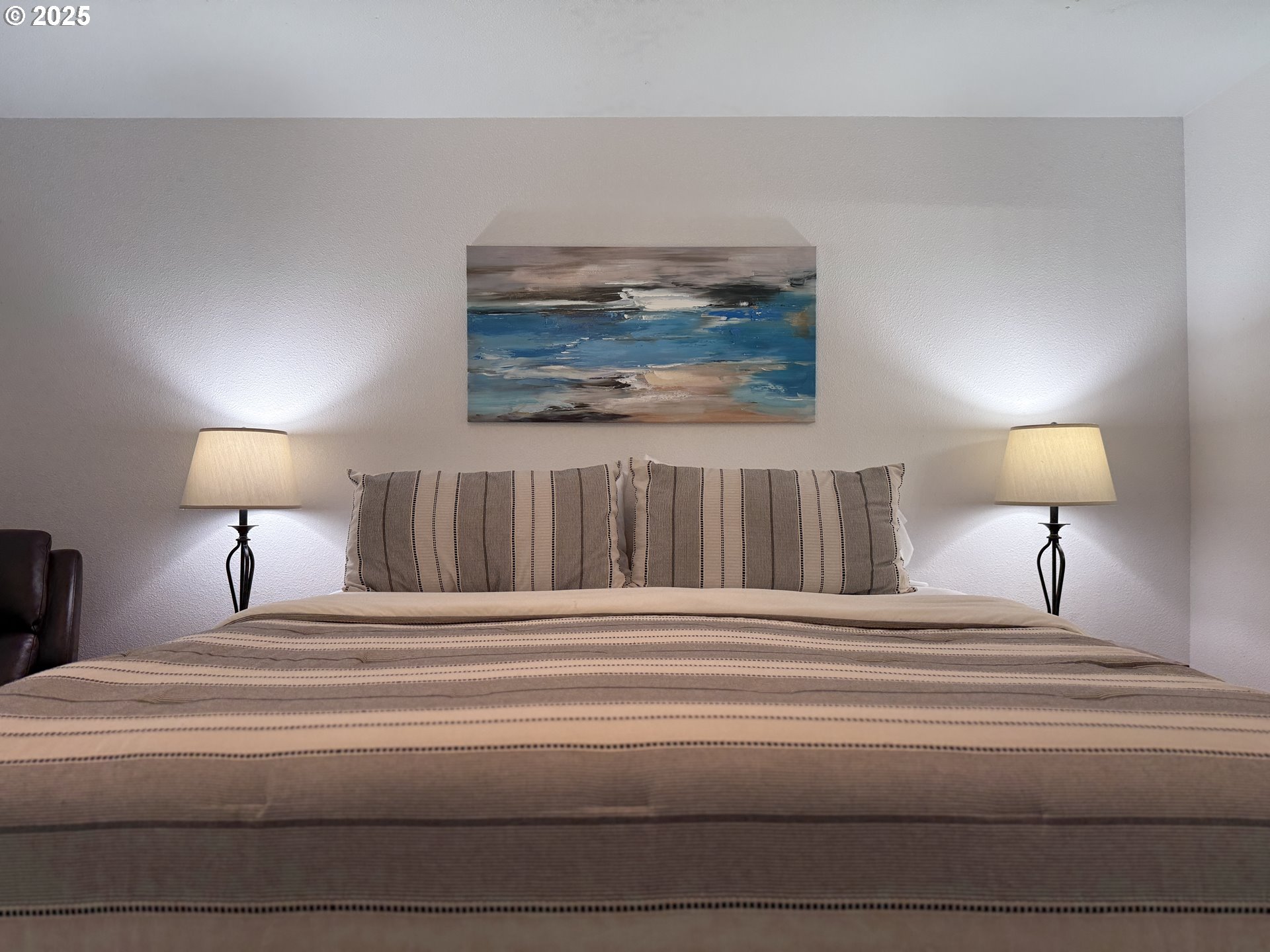 1305 Moore Street, Unit 402 Brookings, OR 97415 - Photo 18 of 28 a bedroom with a bed and a lamp