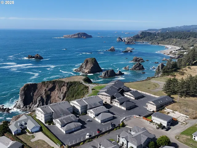 $549,900 | 1305 Moore Street, Unit 402, Brookings, OR 97415