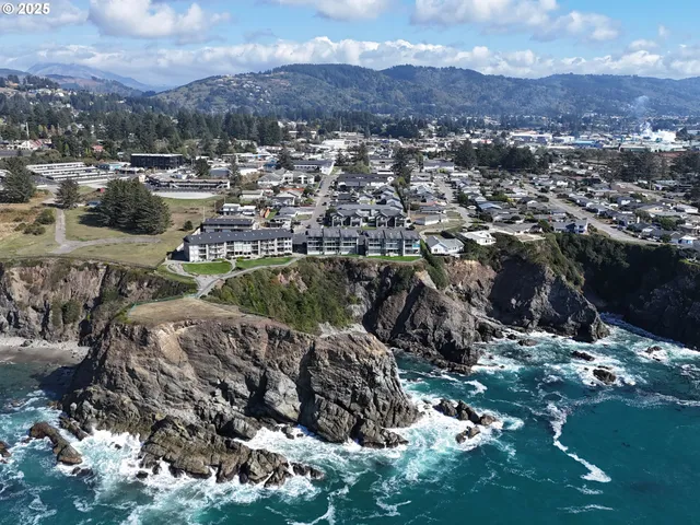$549,900 | 1305 Moore Street, Unit 402, Brookings, OR 97415